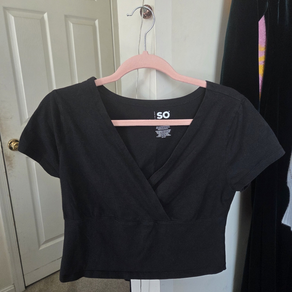 SO Women's Elegant Black Crop Top